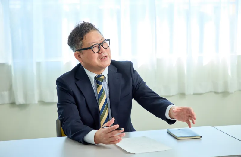 取材に答える田場氏